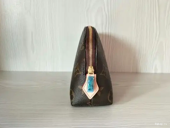 COSMETIC VUITTON LOUIS POUCH 0606